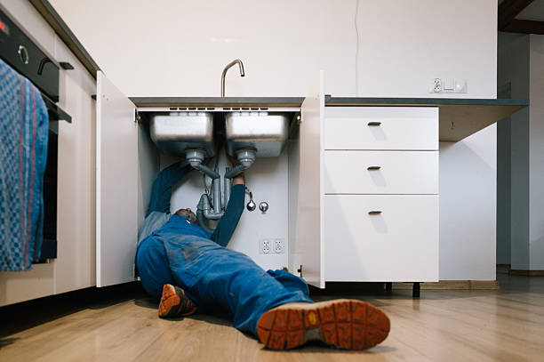 Professional Plumbing technician working in Taft, TX